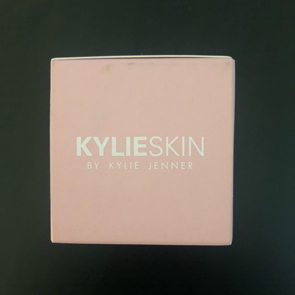 KYlee Cosmetics -foaming face wash🧼! - Picture 2 of 3